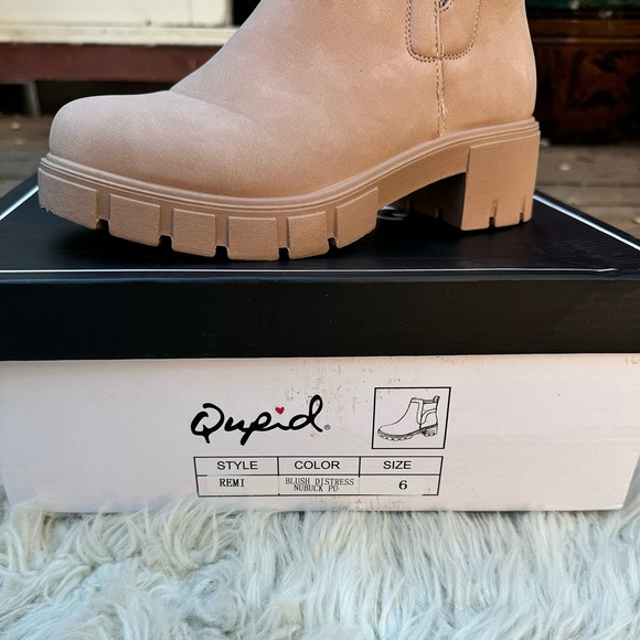 Qupid 💕 Dusty Pink Blush Lug Sole Ankle Faux Suede Fall Booties Womens Size 6 - Picture 12 of 15